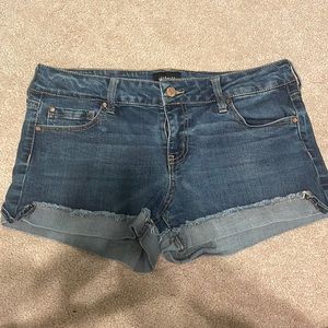 Celebrity pink, jeans shorts, size 7/28